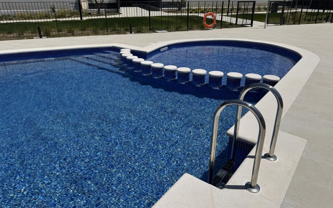 El mantenimiento en las piscinas comunitarias