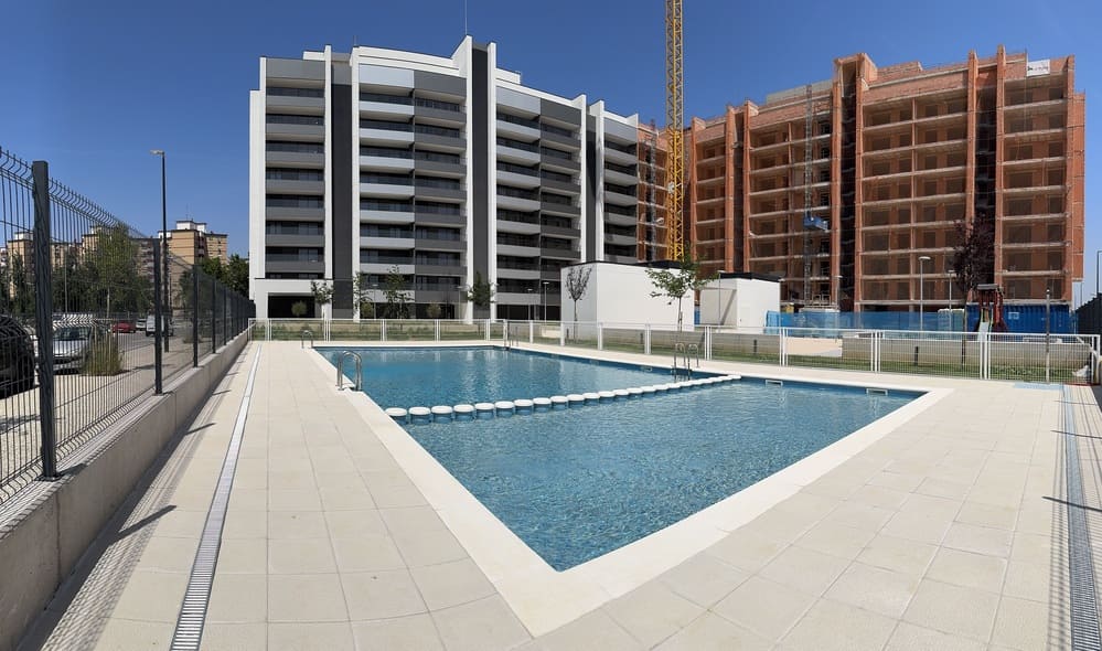 Piscinas comunitaria de obra nueva en Vadorrey