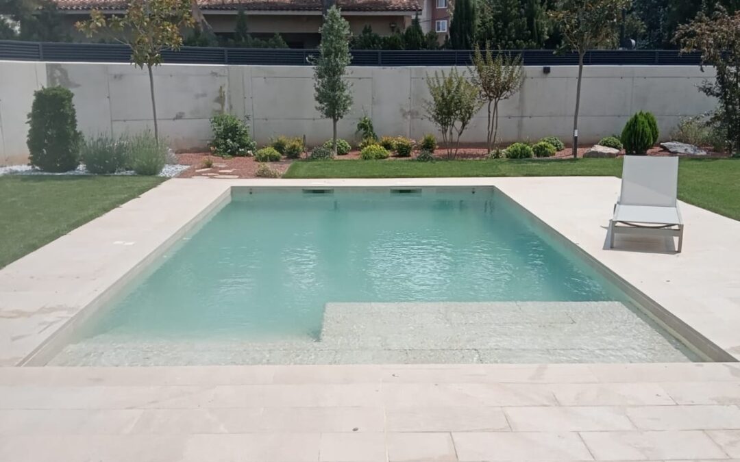 Piscinas de gresite y porcelánico con Ruberte Piscinas