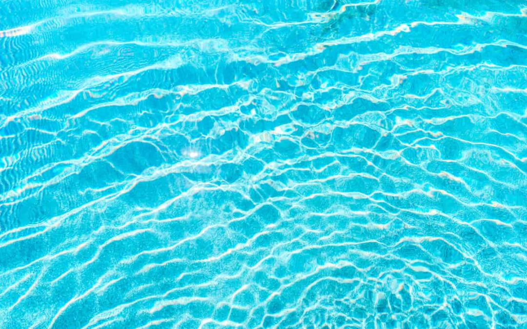 ¿Qué productos químicos necesito para mantener mi piscina?